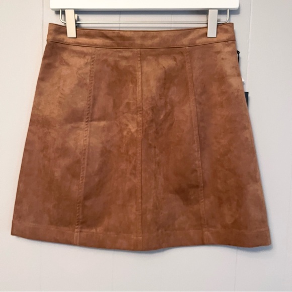 Aritzia Wilfred Free Leah faux suede skirt in Dark Camel mini skirt size 8 NWT - Picture 2 of 6
